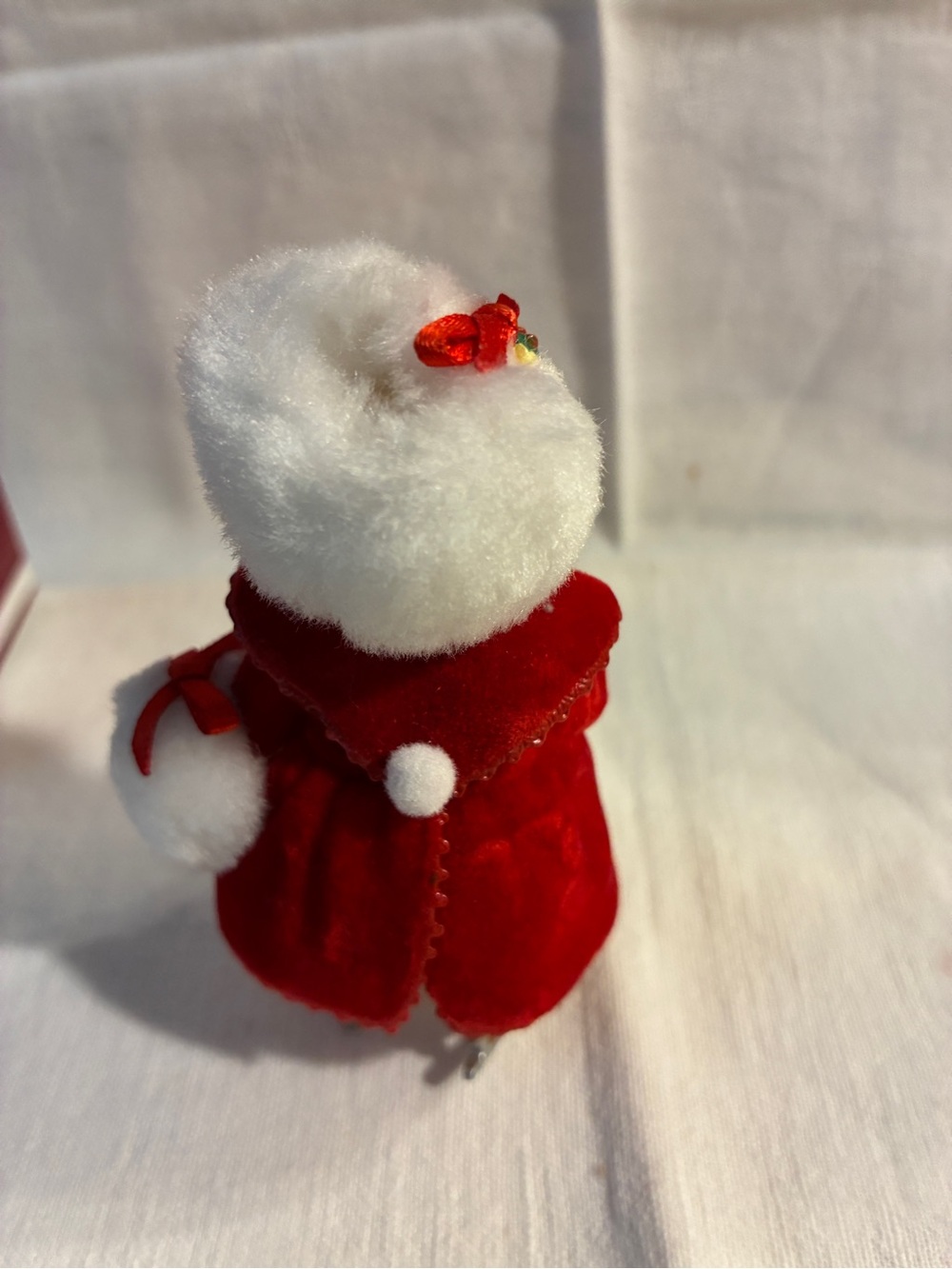 Hallmark Keepsake Christmas Holly Madame Alexander White Fur-Trim Ornament 2000 - Picture 6 of 11